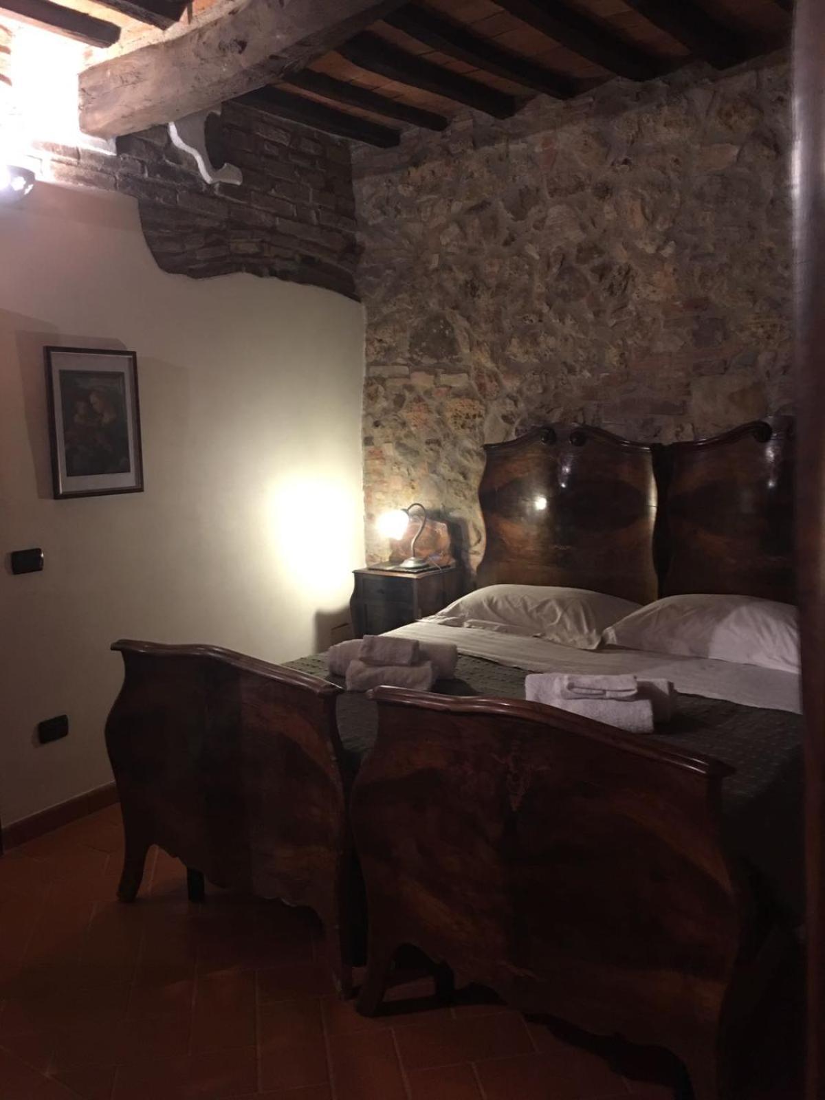 דירות Montepescali La Divina Dimora Il Castello Degli Spiriti Magni מראה חיצוני תמונה