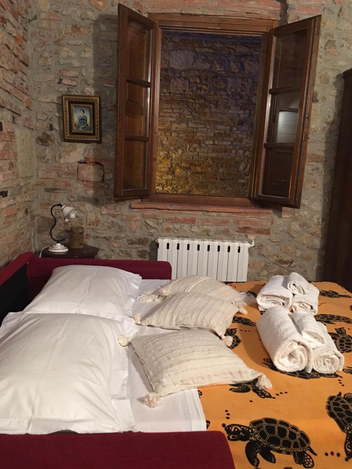 דירות Montepescali La Divina Dimora Il Castello Degli Spiriti Magni מראה חיצוני תמונה