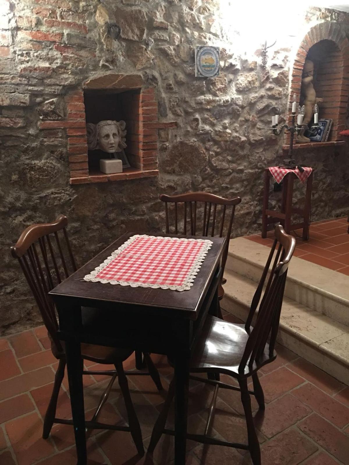 דירות Montepescali La Divina Dimora Il Castello Degli Spiriti Magni מראה חיצוני תמונה