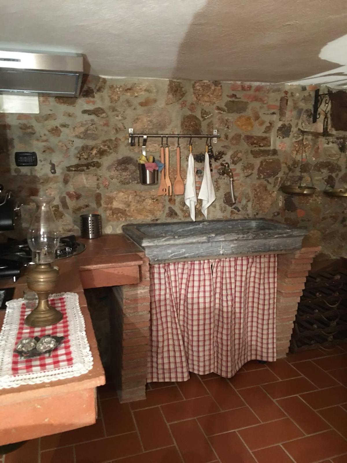 דירות Montepescali La Divina Dimora Il Castello Degli Spiriti Magni מראה חיצוני תמונה