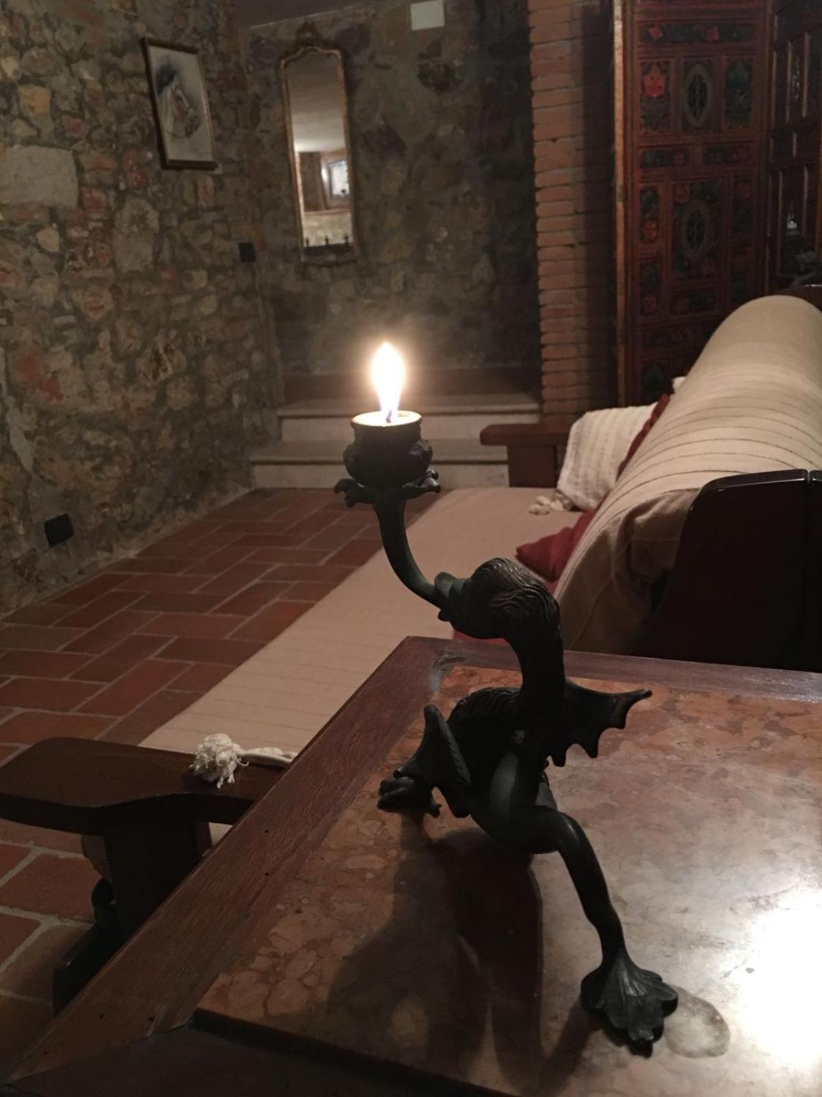 דירות Montepescali La Divina Dimora Il Castello Degli Spiriti Magni מראה חיצוני תמונה